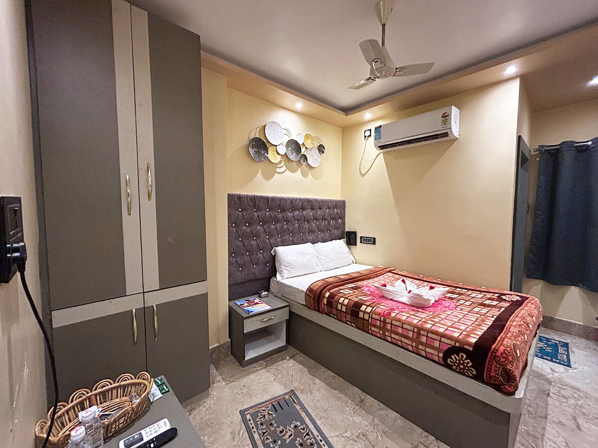Deluxe Twin Bedroom