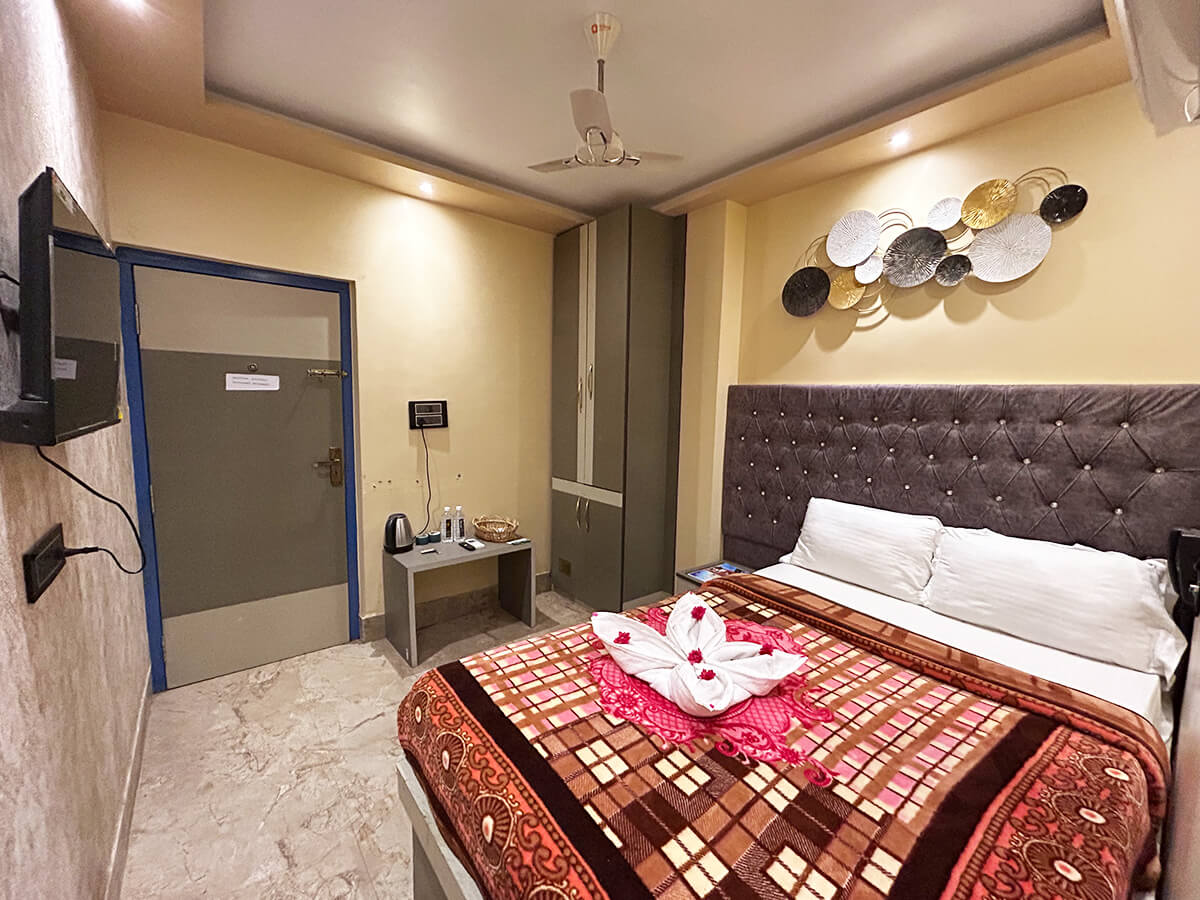 Premium Single Bedroom view 2