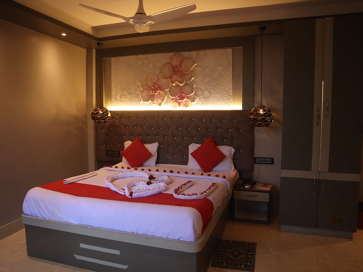 Suite Without Balcony Double Bedroom view 2