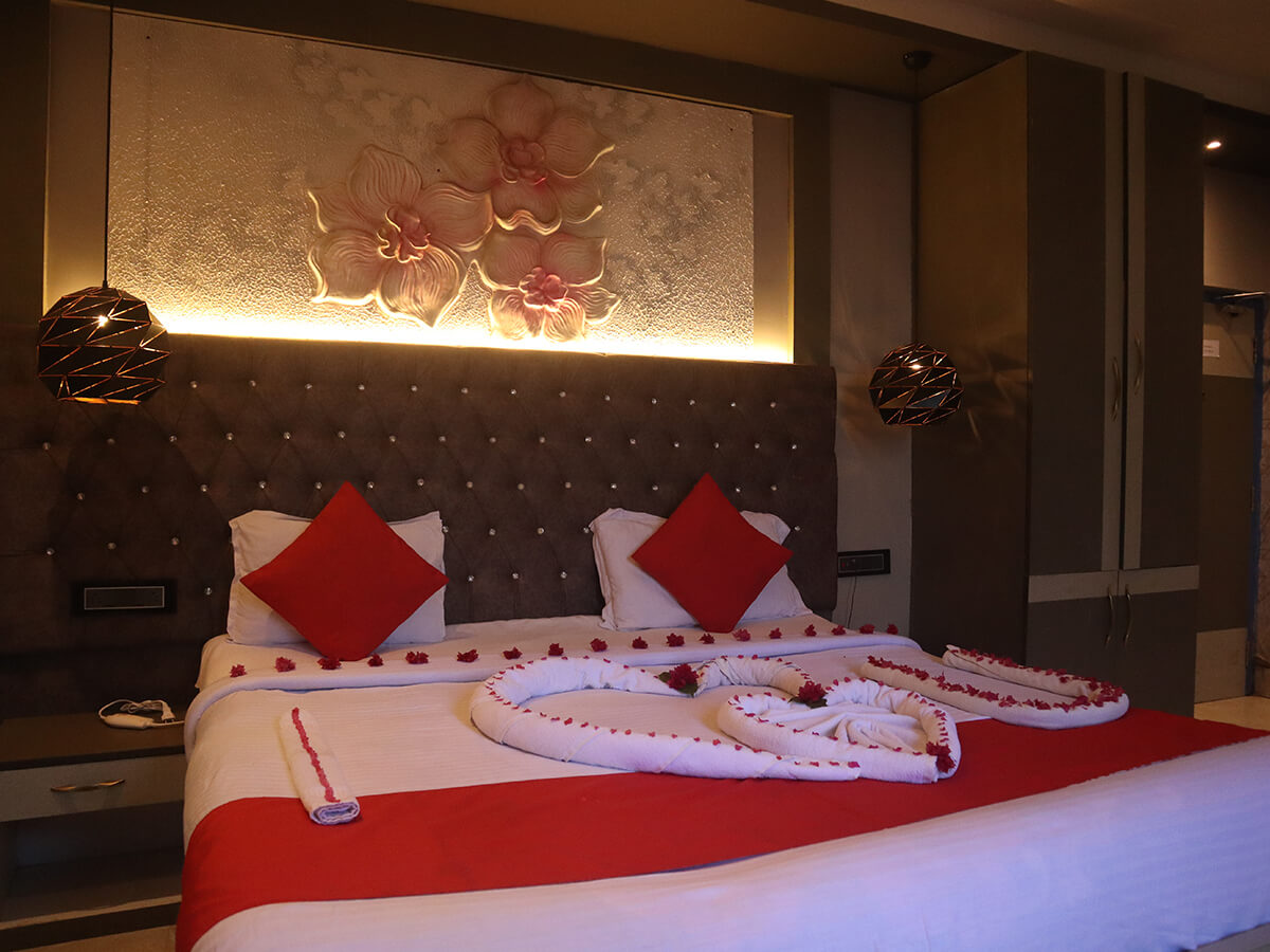 Suite Without Balcony Double Bedroom view 3